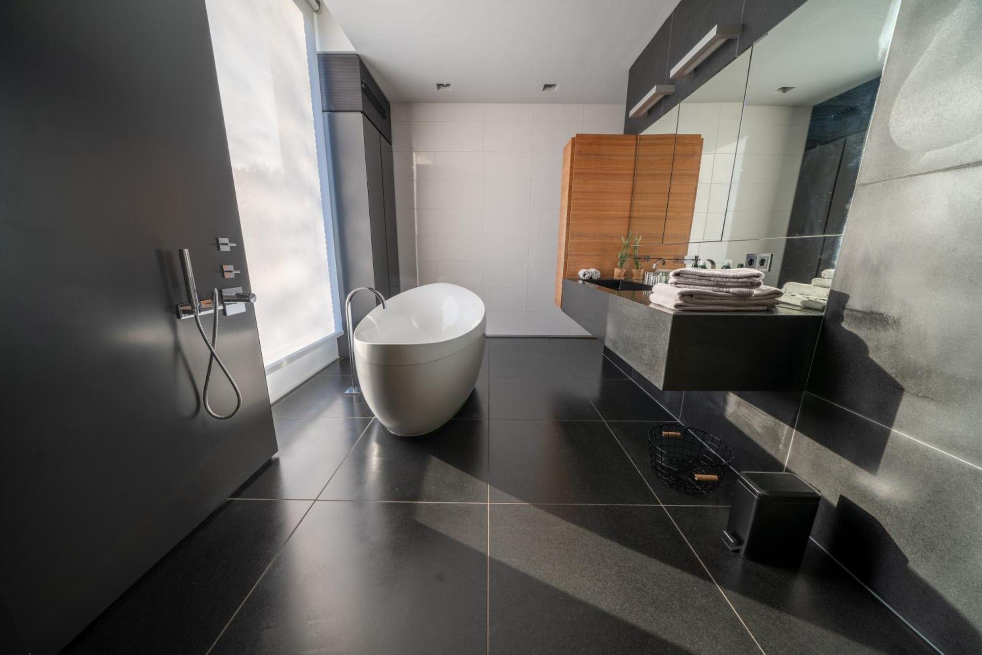 Bed & Wellness Boxtel, Luxe Kamer Met Airco En Eigen Badkamer, Ligbad Luaran gambar